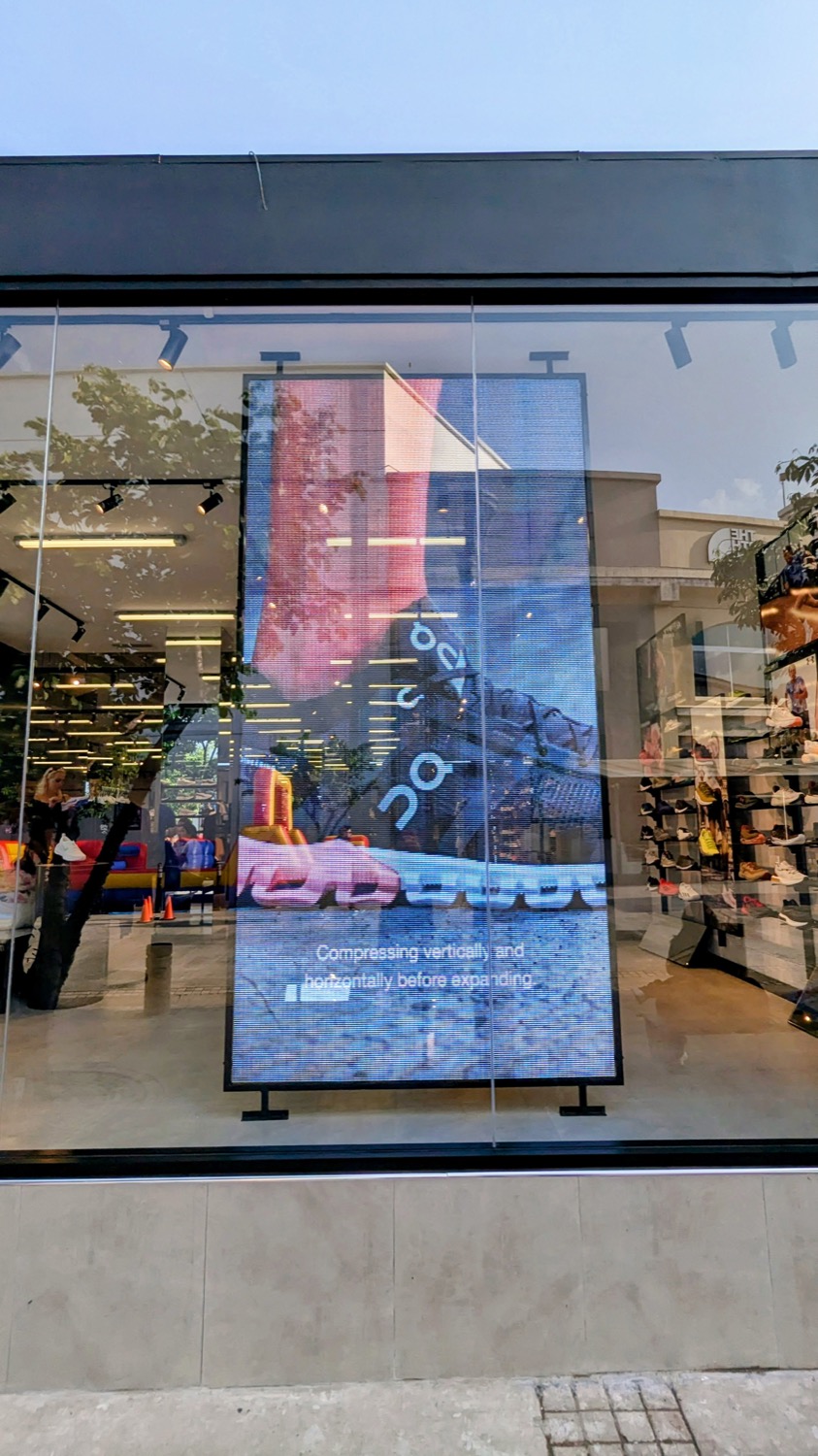 LED transparente en vitrina